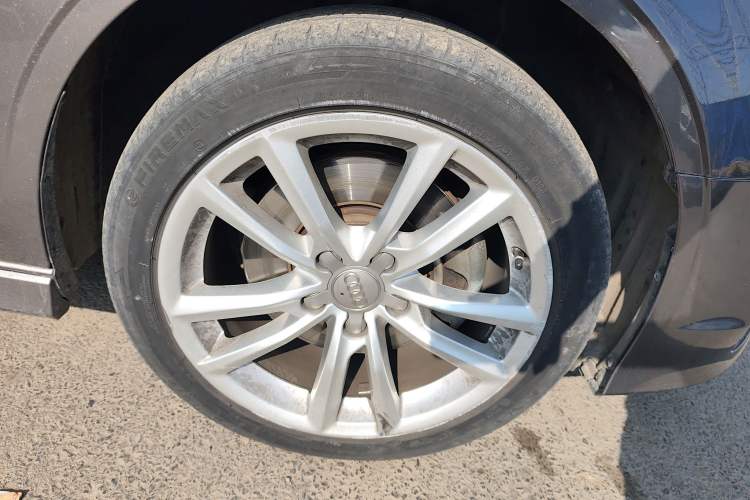 Used Audi A3 2014 Limousine 40 TFSI S line Comfort Model Right Front Wheel Hub