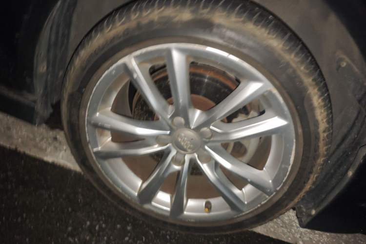Used Audi A3 2014 Limousine 40 TFSI S line Comfort Model Right Front Wheel Hub