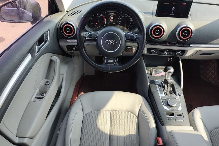 Used Audi A3 2014 Limousine 40 TFSI S line Comfort Model Steering Wheel