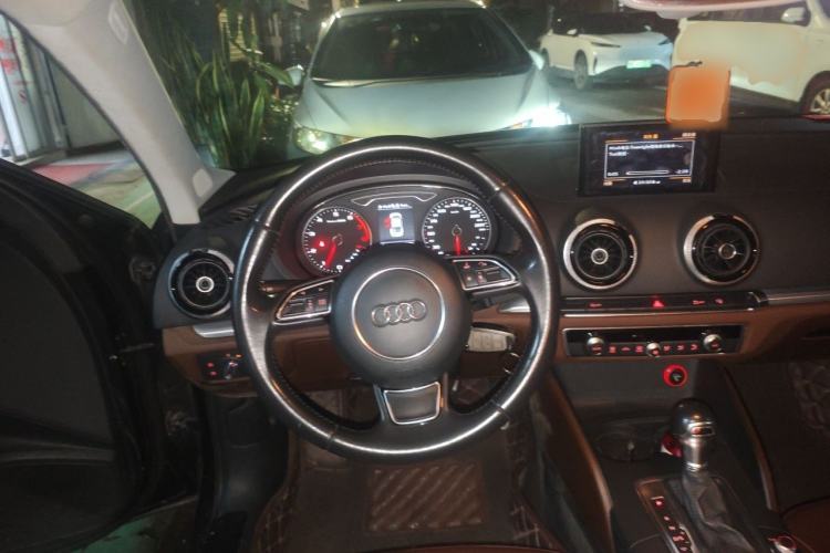 Used Audi A3 2014 Limousine 40 TFSI S line Comfort Model Steering Wheel