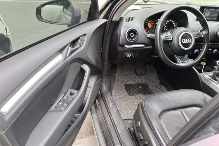 Used Audi A3 2014 Limousine 35 TFSI Automatic Comfort Model Driver Seat