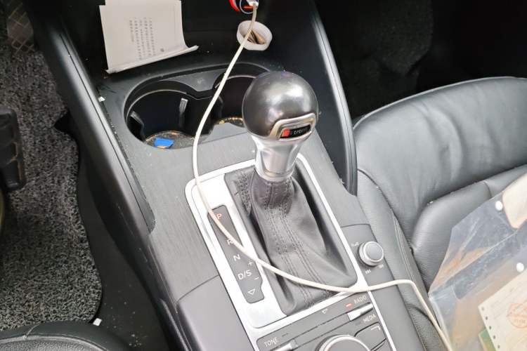 Used Audi A3 2014 Limousine 35 TFSI Automatic Comfort Model Gear Lever