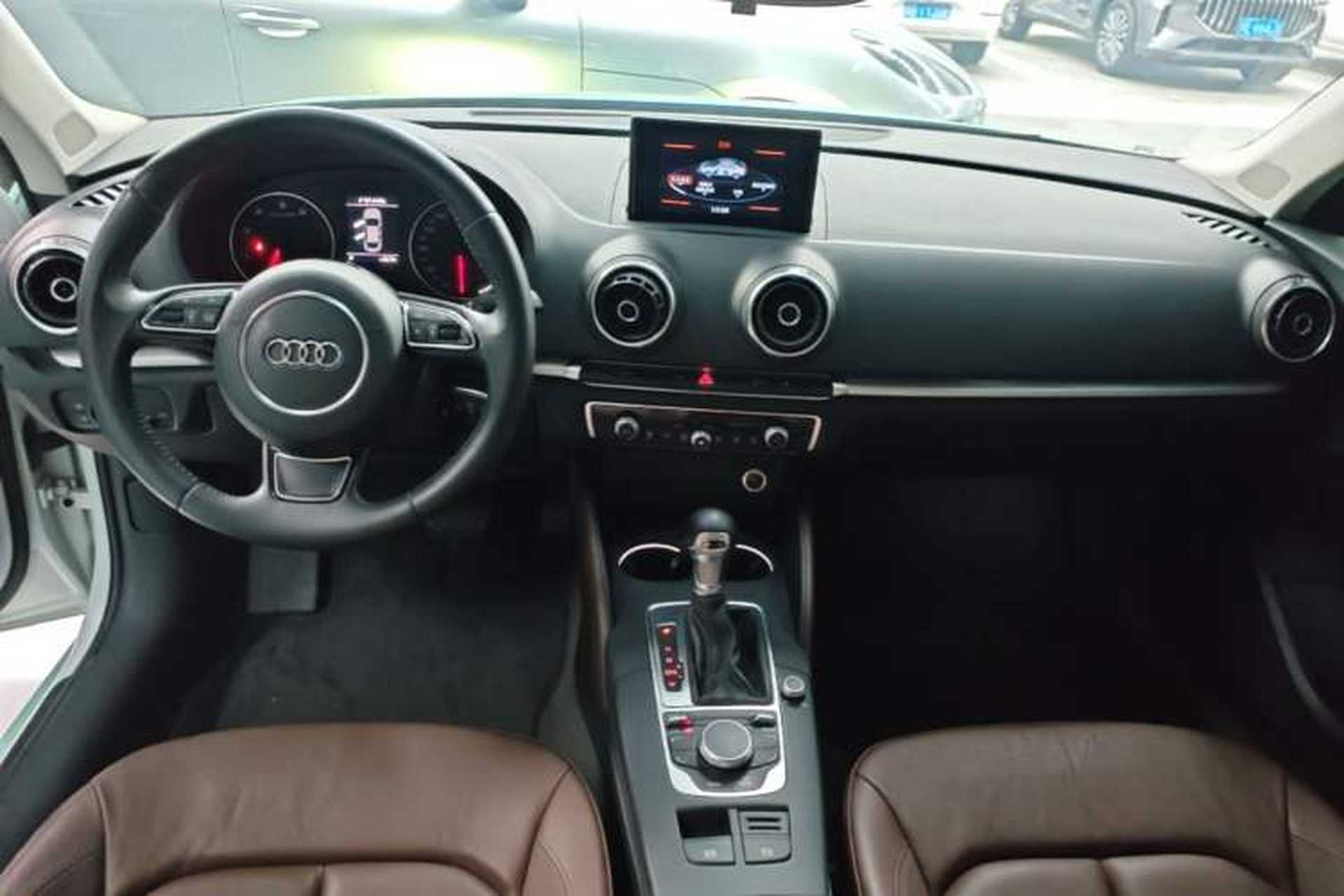 Used Audi A3 2014 Limousine 35 TFSI Automatic Comfort Model Center Console