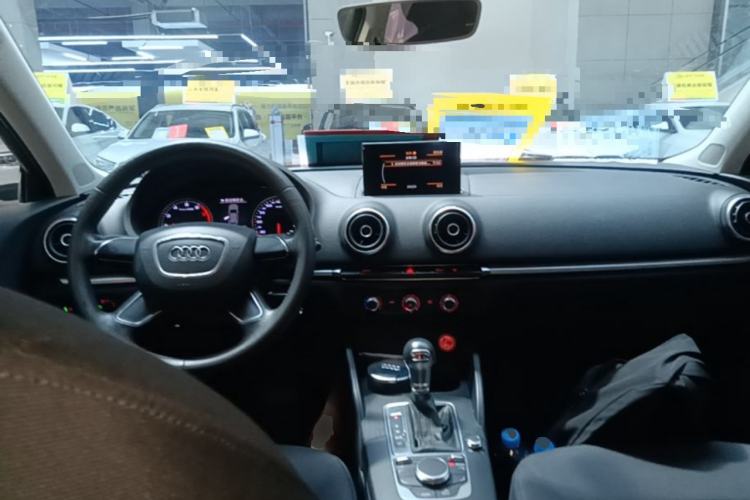 Used Audi A3 2014 Sportback 35 TFSI Automatic Ambition Edition Center Console