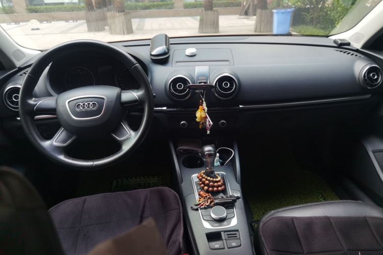 Used Audi A3 2014 Sportback 35 TFSI Automatic Ambition Edition Center Console