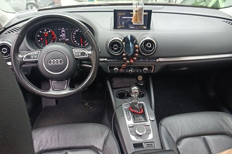 Used Audi A3 2014 Limousine 35 TFSI Automatic Comfort Model Center Console
