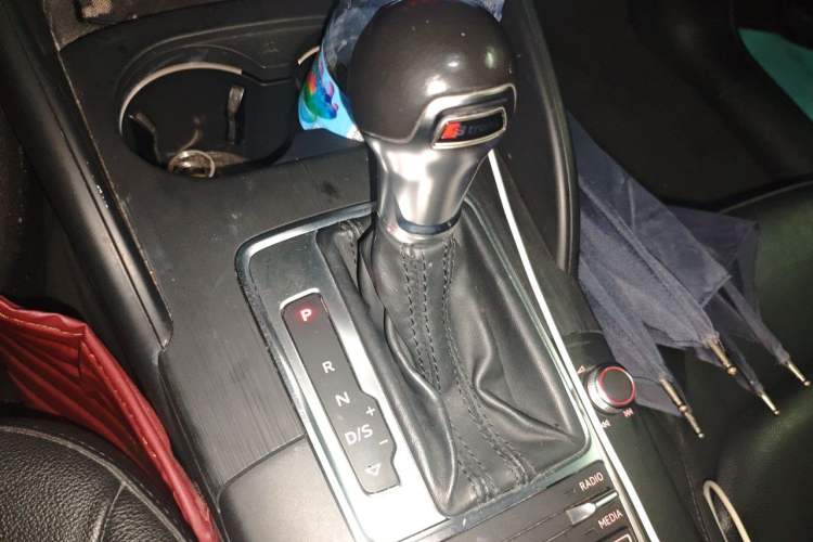 Used Audi A3 2014 Limousine 35 TFSI Automatic Comfort Model Gear Lever