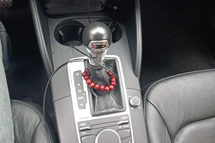 Used Audi A3 2014 Limousine 35 TFSI Automatic Comfort Model Gear Lever