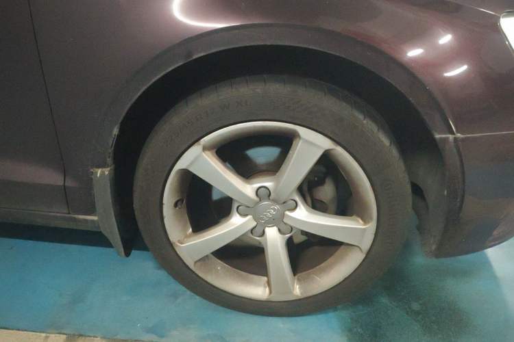 Used Audi A3 2014 Limousine 35 TFSI Automatic Comfort Model Right Front Wheel Hub