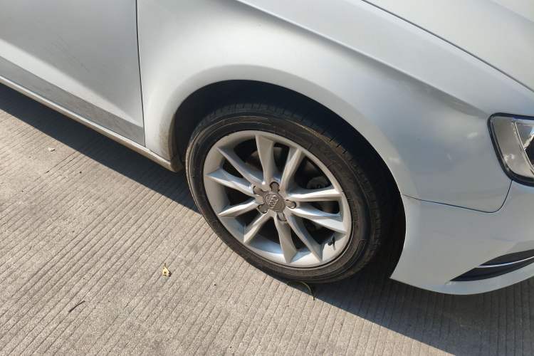 Used Audi A3 2014 Sportback 35 TFSI Automatic Comfort Model Right Front Wheel Hub