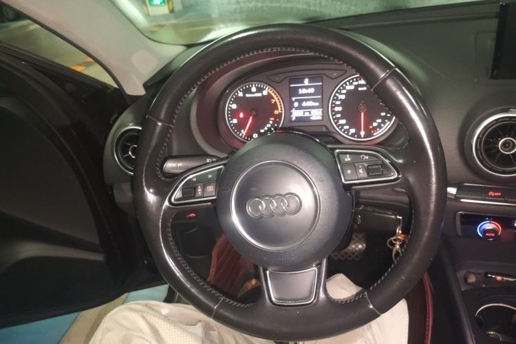 Used Audi A3 2014 Limousine 35 TFSI Automatic Comfort Model Steering Wheel