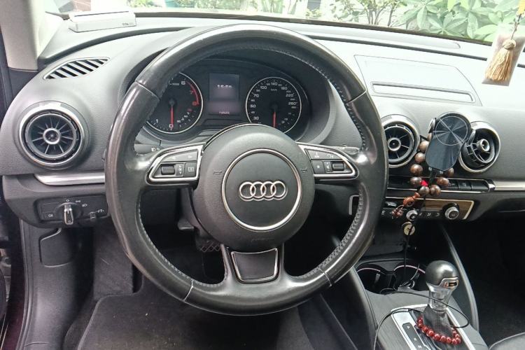 Used Audi A3 2014 Limousine 35 TFSI Automatic Comfort Model Steering Wheel