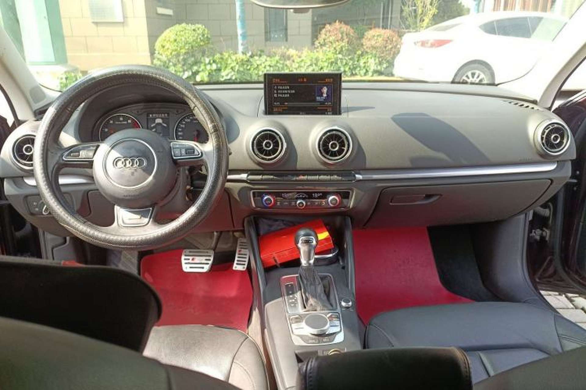 Used Audi A3 2014 Limousine 35 TFSI Automatic Comfort Model Center Console