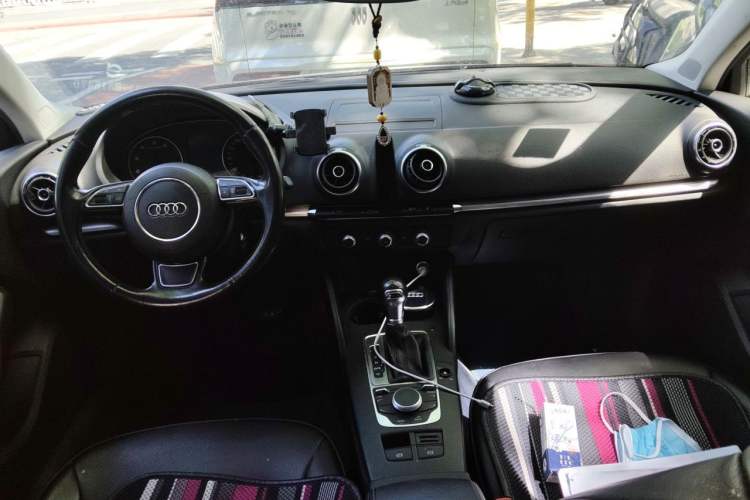 Used Audi A3 2014 Limousine 35 TFSI Automatic Fashion Model Center Console