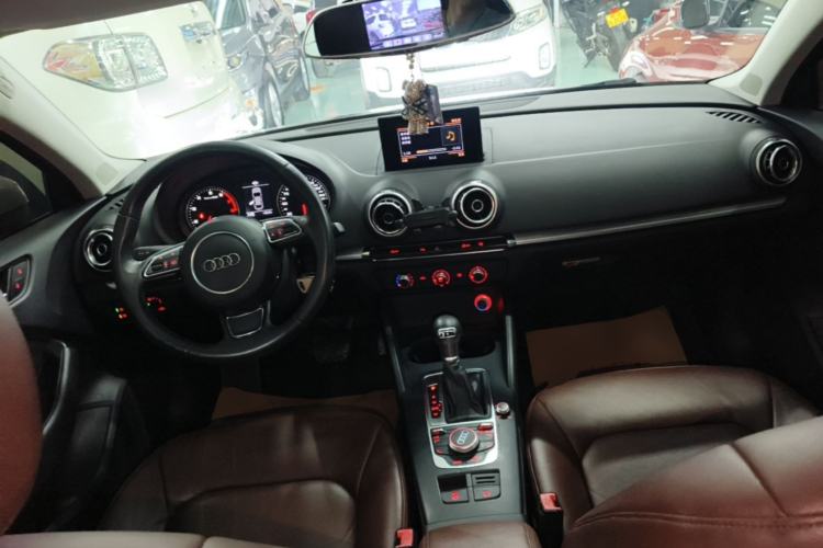 Used Audi A3 2014 Limousine 35 TFSI Automatic Fashion Model Center Console