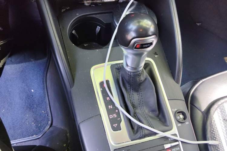 Used Audi A3 2014 Limousine 35 TFSI Automatic Fashion Model Gear Lever