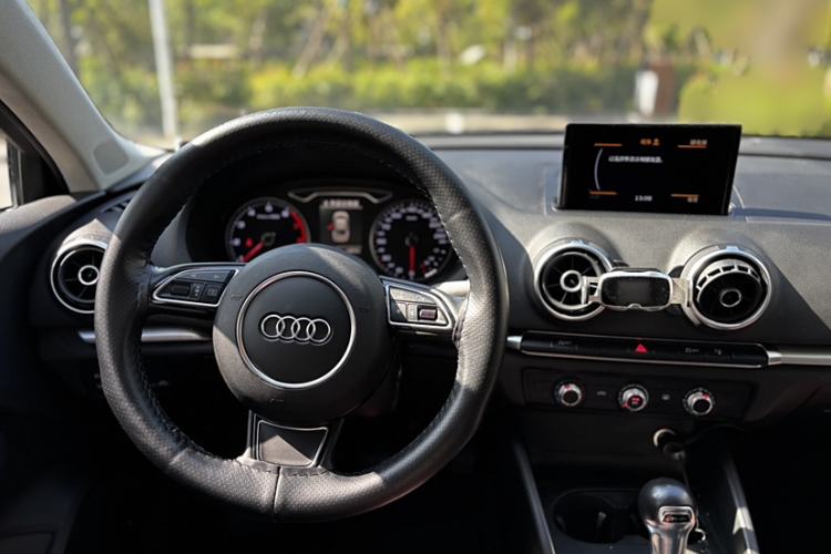 Used Audi A3 2014 Limousine 35 TFSI Automatic Advanced Model Interior 5