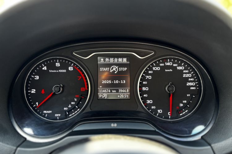 Used Audi A3 2014 Limousine 35 TFSI Automatic Advanced Model Odometer Close Up