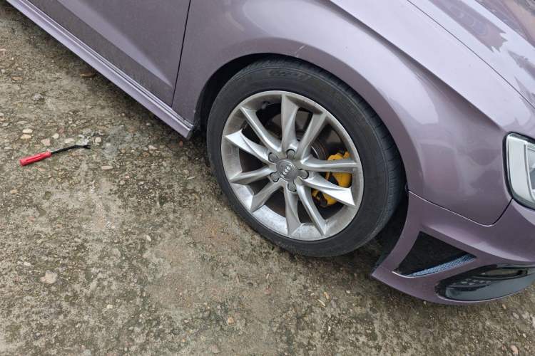 Used Audi A3 2014 Sportback 40 TFSI S line Comfort Model Right Front Wheel Hub