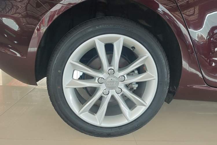 Used Audi A3 2014 Sportback 35 TFSI Automatic Comfort Model Right Rear Wheel Hub
