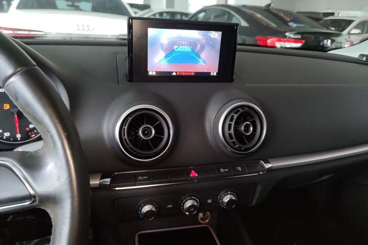 Used Audi A3 2014 Limousine 35 TFSI Automatic Advanced Model Audio And AC Panel