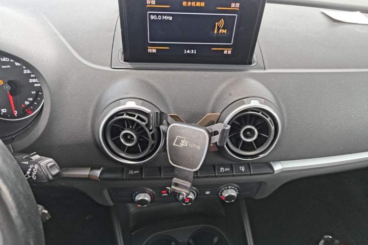 Used Audi A3 2014 Sportback 35 TFSI Automatic Ambition Edition Audio And AC Panel