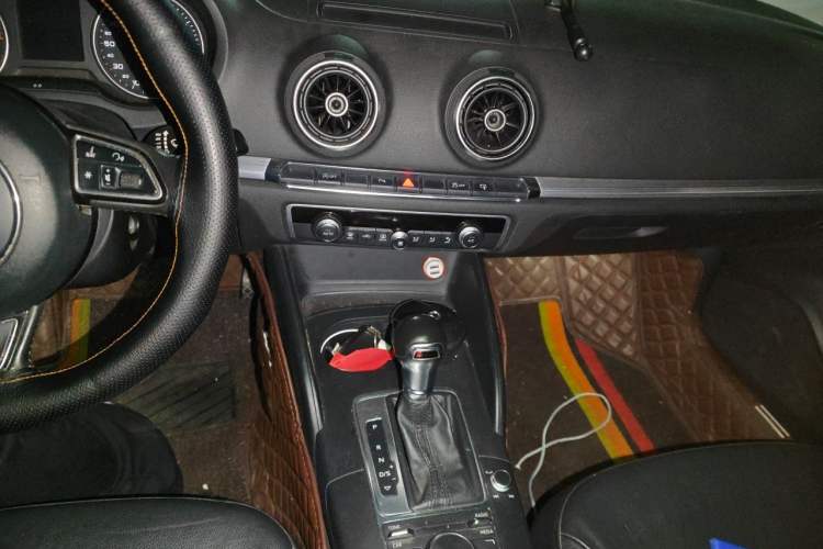Used Audi A3 2014 Limousine 35 TFSI Automatic Comfort Model Audio And AC Panel