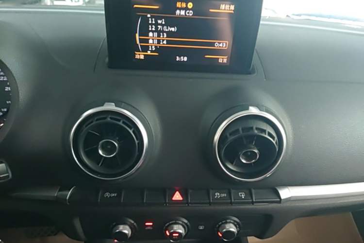 Used Audi A3 2014 Limousine 35 TFSI Automatic Advanced Model Audio And AC Panel