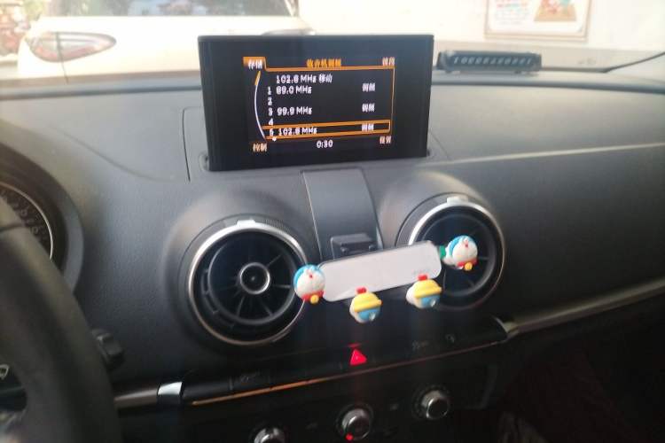 Used Audi A3 2014 Limousine 35 TFSI Automatic Advanced Model Audio And AC Panel
