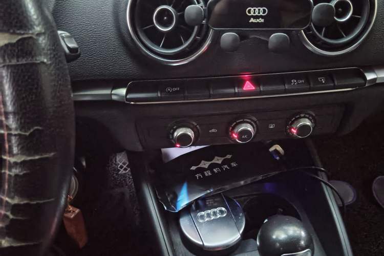 Used Audi A3 2014 Limousine 35 TFSI Automatic Advanced Model Audio And AC Panel