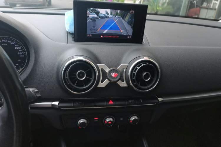 Used Audi A3 2014 Limousine 35 TFSI Automatic Advanced Model Audio And AC Panel