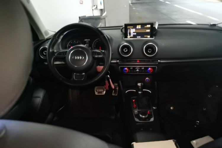Used Audi A3 2014 Sportback 35 TFSI Automatic Comfort Model Center Console