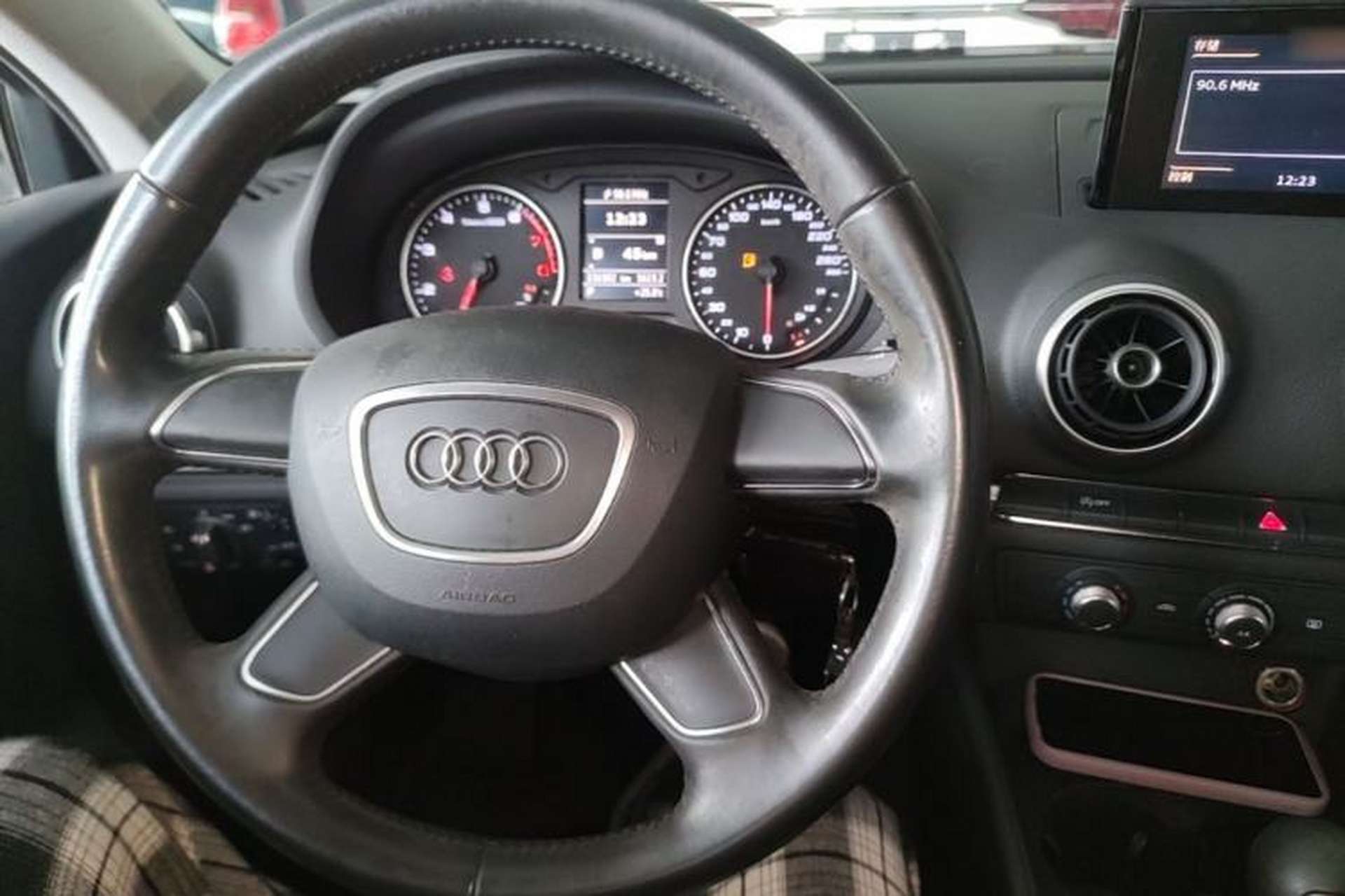 Used Audi A3 2014 Limousine 35 TFSI Automatic Advanced Model Center Console