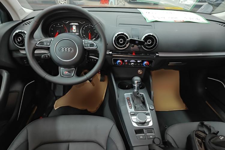 Used Audi A3 2014 Limousine 40 TFSI S line Luxury Model Center Console