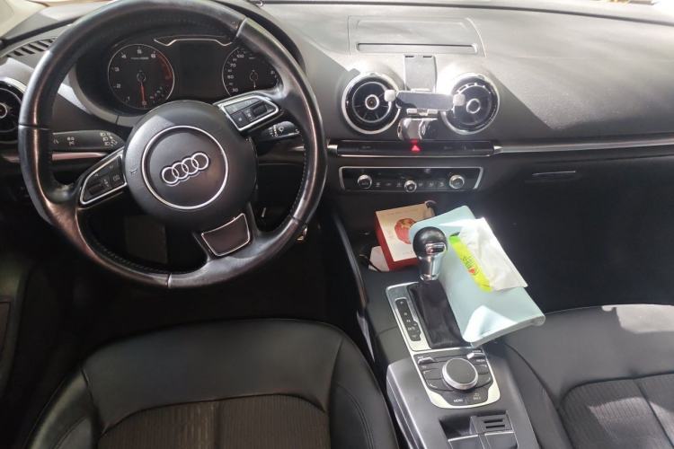 Used Audi A3 2014 Limousine 40 TFSI S line Comfort Model Center Console
