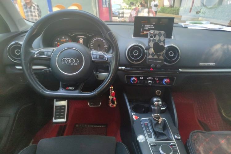 Used Audi A3 2014 Limousine 35 TFSI Automatic Advanced Model Center Console