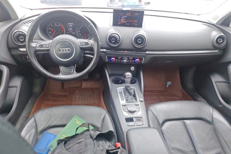 Used Audi A3 2014 Limousine 35 TFSI Automatic Comfort Model Center Console