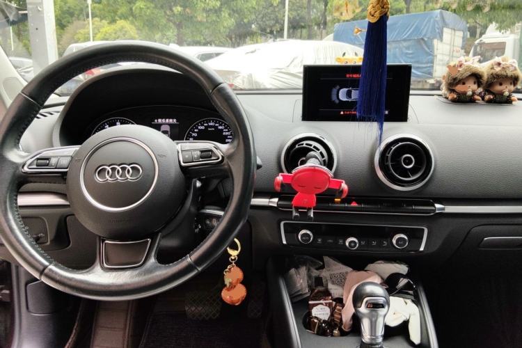 Used Audi A3 2014 Sportback 35 TFSI Automatic Comfort Model Center Console