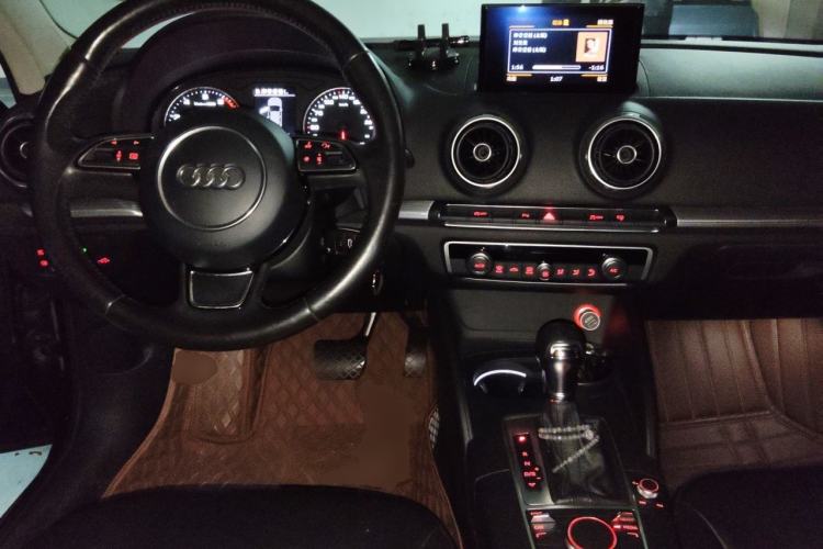 Used Audi A3 2014 Limousine 35 TFSI Automatic Comfort Model Center Console
