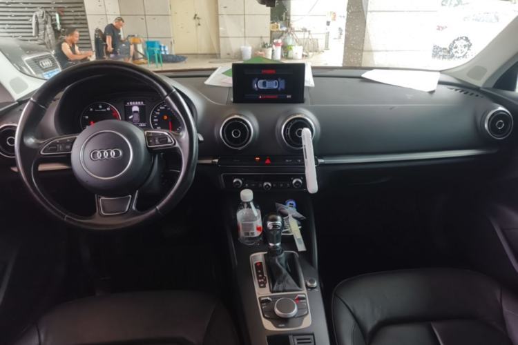 Used Audi A3 2014 Sportback 35 TFSI Automatic Comfort Model Center Console