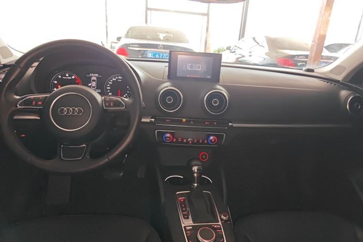 Used Audi A3 2014 Limousine 35 TFSI Automatic Comfort Model Center Console