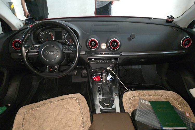 Used Audi A3 2014 Limousine 35 TFSI Automatic Comfort Model Center Console