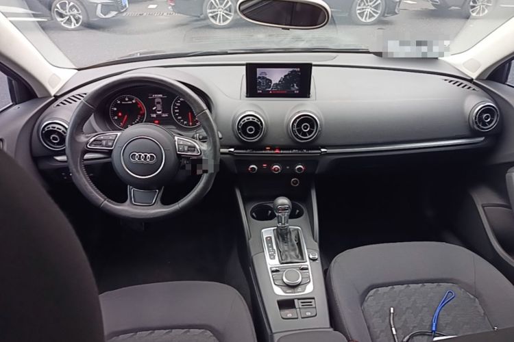 Used Audi A3 2014 Limousine 35 TFSI Automatic Fashion Model Center Console