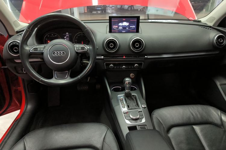 Used Audi A3 2014 Limousine 35 TFSI Automatic Comfort Model Center Console
