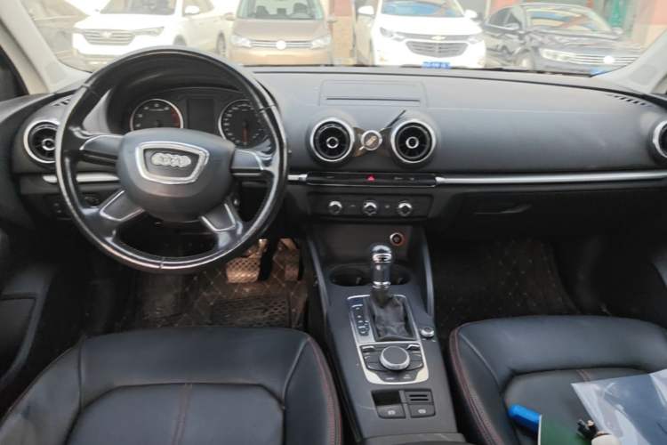 Used Audi A3 2014 Limousine 35 TFSI Automatic Advanced Model Center Console