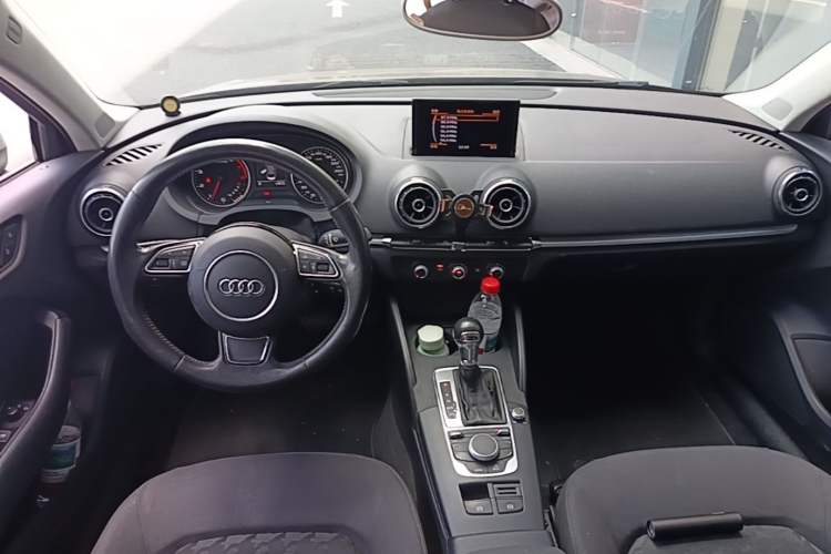 Used Audi A3 2014 Limousine 35 TFSI Automatic Fashion Model Center Console