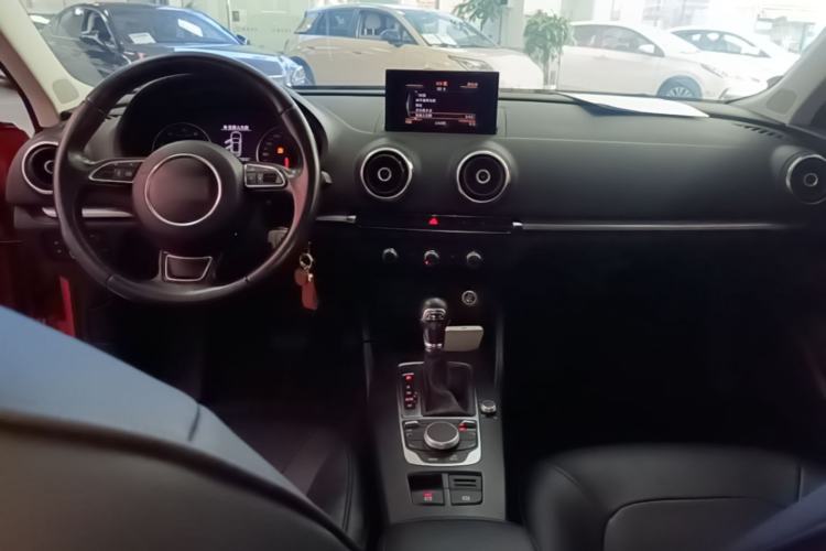 Used Audi A3 2014 Sportback 35 TFSI Automatic Style Edition Center Console