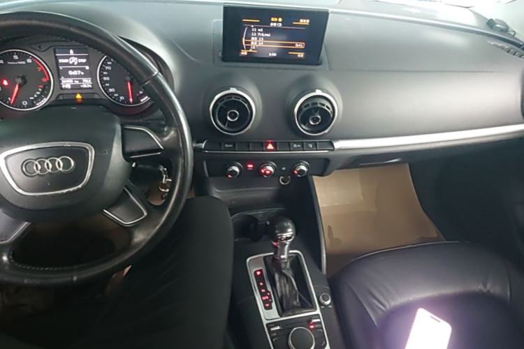 Used Audi A3 2014 Limousine 35 TFSI Automatic Advanced Model Center Console