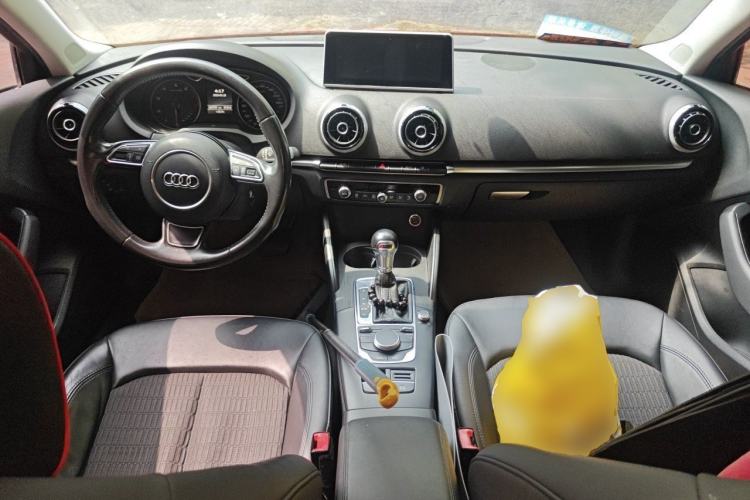 Used Audi A3 2014 Limousine 40 TFSI S line Comfort Model Center Console