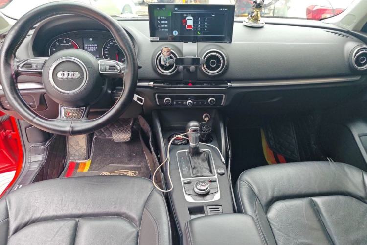 Used Audi A3 2014 Limousine 35 TFSI Automatic Comfort Model Center Console